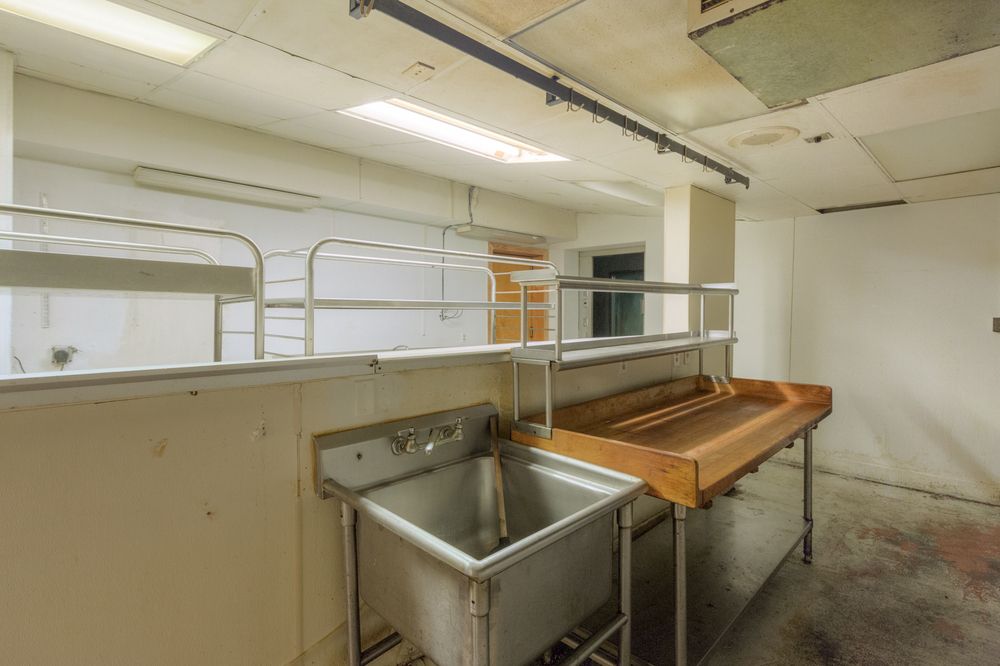 Restaurant With High Visibility: 1330 N Woodland Blvd, Deland, FL 32720